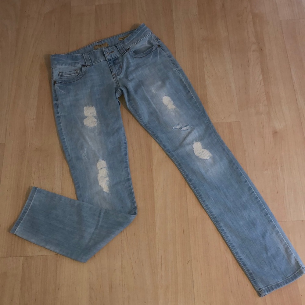 Guess Women’s Daredevil Skinny Jeans. 27 inches